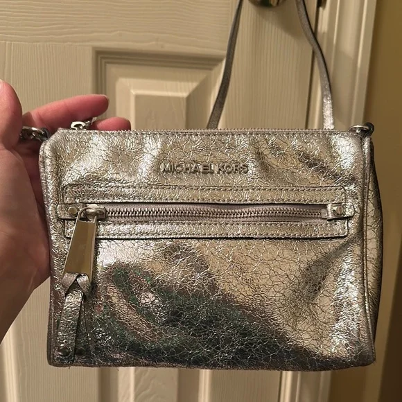 Michael Kors metallic/Shiny Silver Crossbody Bag - Picture 4 of 15
